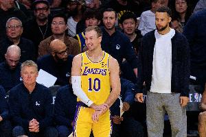 雷迪克：肯纳德对挡拆战术执行得很到位 这体现了无私的精神 配图