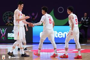 媒体人:今天赢在朱俊龙&李弘权这里 张镇麟咋完全没运动能力了? 配图