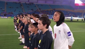 邮报：亚洲杯对阵韩国，伊朗女足赛前拒唱国歌 配图