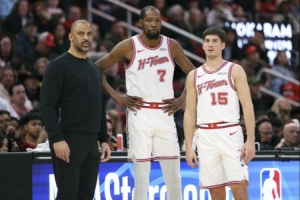 键盘侠|乌度卡的噩梦：小谢打42分钟！美球迷：下场小谢就得替补 配图