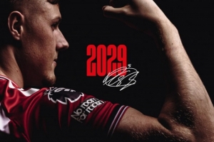 官方:桑德兰与26岁后卫巴拉德续约至2029年,含延长1年条款 配图