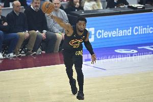 明日继续缺战活塞！队记：米切尔预计会在对阵绿军的比赛中复出 配图