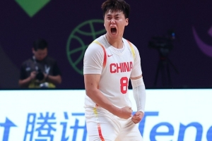 状态急需调整！赵睿上半场3中0得到2分3助攻2失误 配图