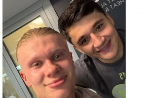 胡桑诺夫2月29日生日,哈兰德社媒晒合照:祝你第五个生日快乐 配图