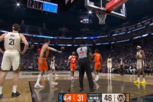 开张了！加兰强攻造成杀伤 罚球拿到快船生涯首分 配图