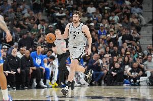 科内特呼吁老鹰取消和脱衣舞俱乐部的合作：NBA应致力于尊重女性 配图