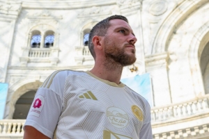 在卡塔尔踢球，韦勒图战争见闻：看到导弹被拦截炸出巨响挺吓人的 配图