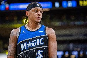 9次失误过分了！班凯罗10中5拿下24分11篮板 正负值-25最低 配图