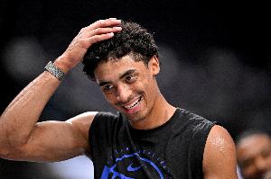 克里斯蒂：本季大部分时间三分都很棒 要学会在更狭小空间出手 配图