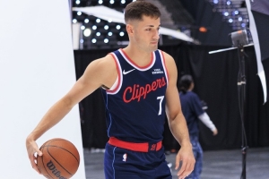 名记:分卫约翰·普拉基达斯将与独行侠签下一份双向合同 配图