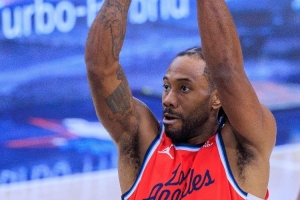 稳健机器人!伦纳德连续37场比赛砍下20+ 队史自麦卡杜之后首人 配图