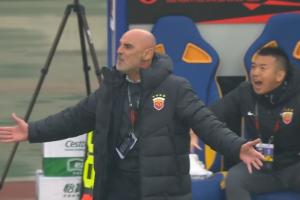 记者:海港在中场的变化最大 维塔尔往前推后场没人接球 配图