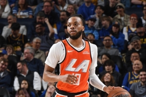 5失误2助攻！加兰快船首秀出战22分钟9中4拿到12分 三分7中2 配图