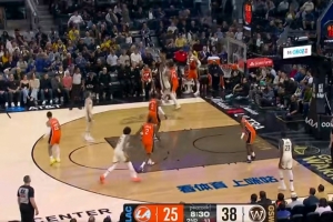 砍完分再来个助攻！波杰姆斯基传霍福德三分打停快船 分差16分 配图