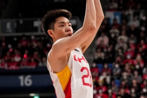 19分4板2助！解说：朱俊龙在本次窗口期的两场比赛找回自我 配图