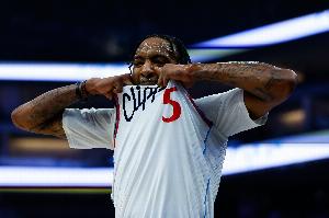 外线双煞!克里斯·邓恩和小琼斯上半场合计9中8砍下21分 配图