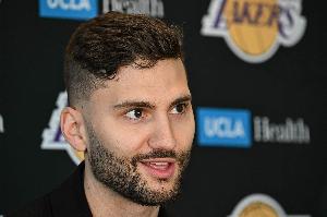 八村塁:我和队友们一直在说 想成为克莱伯那样的球员 配图