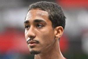 勒沃库森官方：后卫阿图尔左脚踝韧带撕裂，将缺席数周比赛 配图