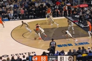 5个失误了！加兰单打再被抢断 勇士连续反击迅速迫近比分 配图