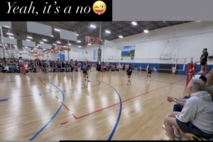 詹姆斯妻子萨瓦娜晒观战排球动态回应:没错 咱们女儿不能打篮球 配图