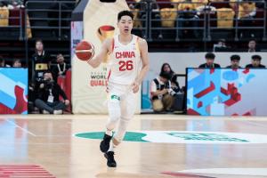 媒体人：中国男篮的防守侧重点效果不好 朱俊龙&李弘权今天救了命 配图