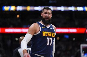 今天打双塔!瓦兰丘纳斯首发17分钟 6中4&5罚全中拿到13分6板 配图