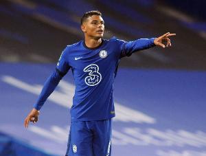 记者:切尔西需要一个像蒂亚戈·席尔瓦式的人物,来统领后防线 配图