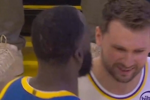 情商没得说！追梦开场时和东契奇拥抱致意 并祝其生日快乐 配图