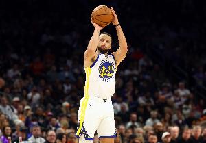 史蒂芬森:库里改变了篮球运动 现在的孩子都想多投篮&连我都想 配图