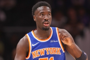 迈克·布朗:迪亚瓦拉一点都不怯场 他是我执教过最自信的年轻人 配图