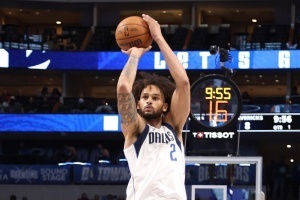 此前已宣布赛季报销！侠记：莱夫利将随队前往客场 本赛季首次 配图