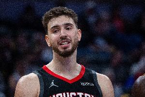 无需控卫！申京和杜兰特相继出现低级传球失误 火箭白白送出球权 配图