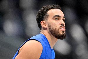 队记:掘金其实更想要锋线 但李凯尔签了森林狼&米德尔顿没被买断 配图