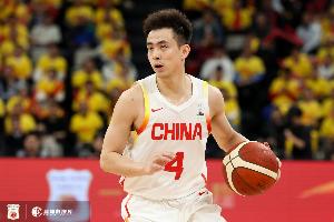 率先发力！赵继伟首节4分钟三分3中2贡献8分 罚球2中2 配图