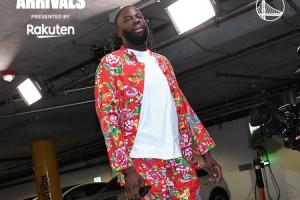 湾区雨姐?追梦今日战快船这一身东北大花OOTD也太带派了! 配图