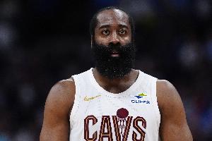 基翁·埃利斯:哈登在中场时激励了我们 并在下半场带领球队前进 配图