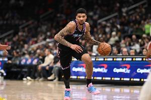 13分15板！阿德巴约：韦尔闭着眼都能拿两双 攻防都能帮到球队 配图