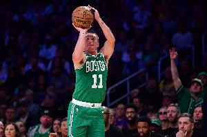 替补持球核心！普里查德上半场12中5 砍下11分6助攻 配图