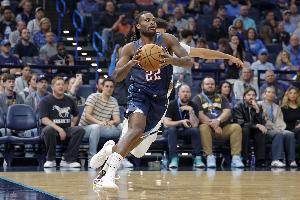 戴格诺特:华莱士处理球非常沉稳决策力很棒 我们需要他延续表现 配图