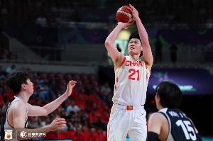 防守再硬一点！胡金秋首节出战5分25秒 4中3拿到6分1板 配图