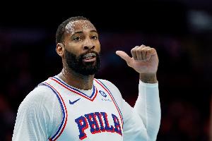 飘在外面不敢进篮下!德拉蒙德半场7中1&三分4中0仅拿2分3板 配图