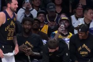 东契奇假意冲向教练席试验范德彪是否还会拦住他 艾顿&后者笑尿 配图