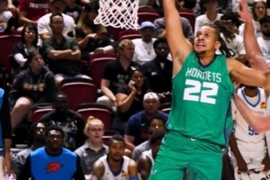 G联盟场均15分8板！Shams：鹈鹕将和中锋约什·奥杜罗签双向合同 配图