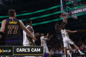 没浪费！东契奇再送抛传 艾顿暴起力压墨菲双手空接暴扣 配图