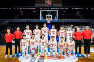 余嘉豪晒照:感恩 繁华时不凑热闹 低谷时绝不退场 配图