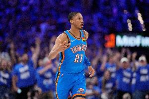 戴格诺特：阿隆·维金斯防守做得很棒 处理球很好打得非常从容 配图