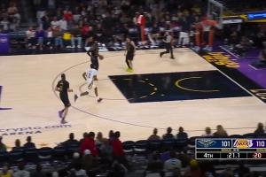 比赛还剩20秒！詹姆斯已进油漆区面对空篮放弃进攻！ 配图