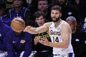 雷迪克：克莱伯从昨天开始感到背部酸痛 热身后决定是否出战 配图