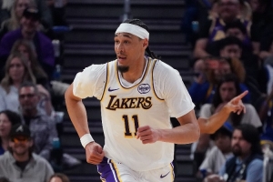 船记:要我说湖人就该让海斯首发 但这样又怕摧毁了艾顿的信心 配图