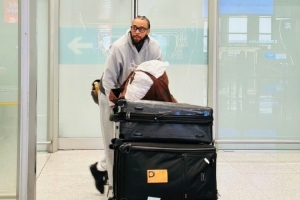 麦基抵达北京迫不及待想与新队友会合 将穿0号球衣 配图